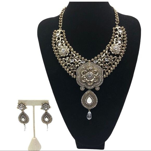 Jewelry - Elegant Gold Floral Necklace and Earring Set